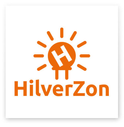 HSTotaal: oranje HilverZon-logo: stralende zon-met-stekker met witte ‘H’ schuin erin; naam van de energiecoöperatie onderaan