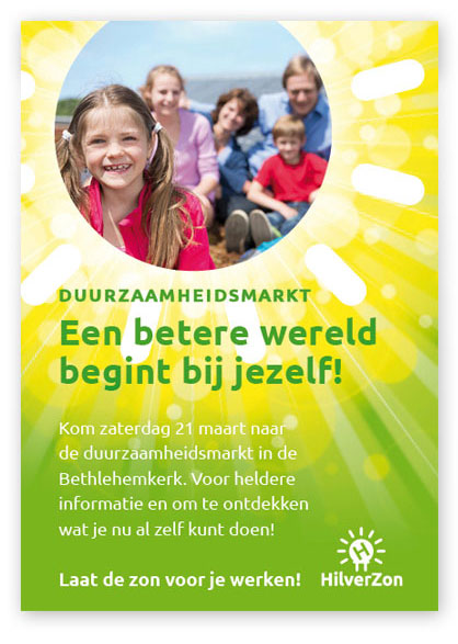 HSTotaal: stralende, groene HilverZon-flyer; foto van zonnig gezin met kinderen; uitnodiging voor bezoek duurzaamheidsmarkt