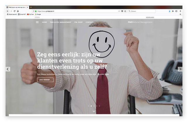 HSTotaal: foto van een man die met een geprinte smiley zijn gezicht bedekt, en de eerlijke vraag van PMD Accel Management